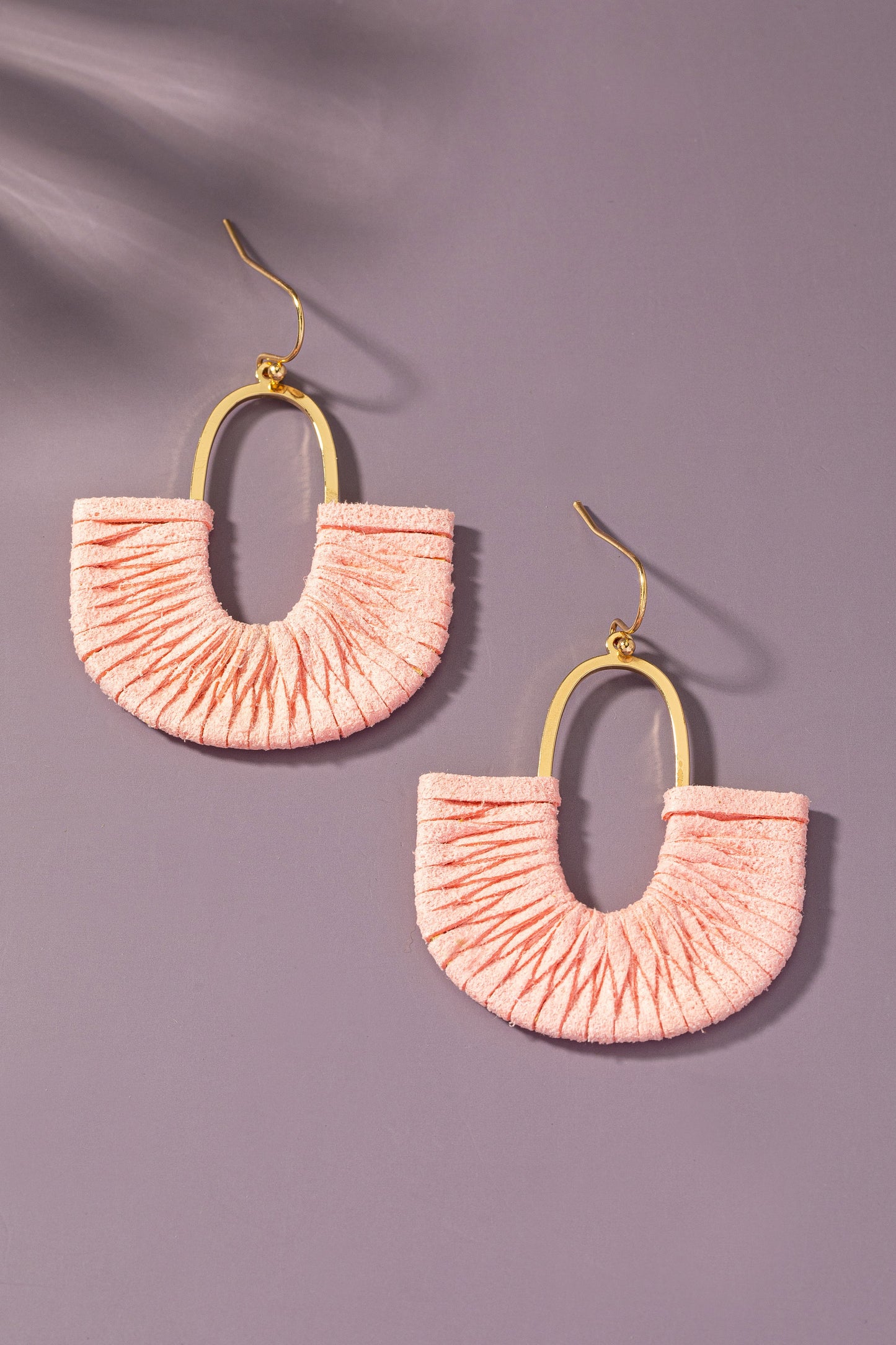 Curving Arch Earring - Pink